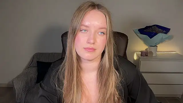 EvaMaddison online show from 05/12/26, 07:09