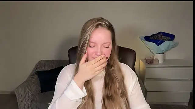 EvaMaddison online show from 04/13/26, 05:17