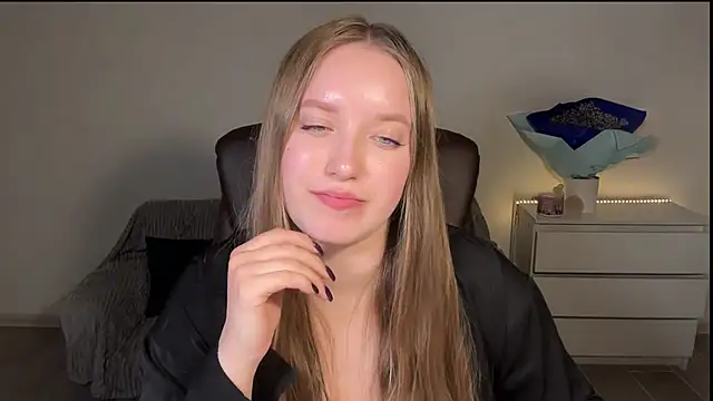 EvaMaddison online show from 05/04/26, 08:00