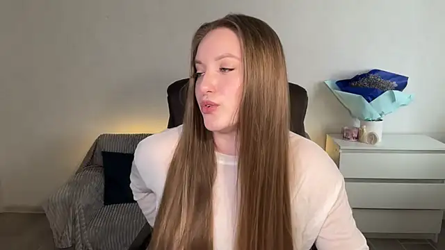 EvaMaddison online show from 04/08/26, 07:21