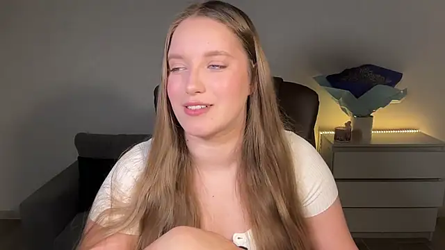EvaMaddison online show from 06/04/26, 07:51