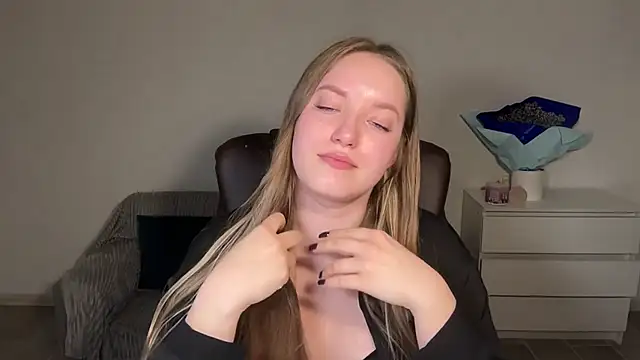 EvaMaddison online show from 04/22/26, 08:37