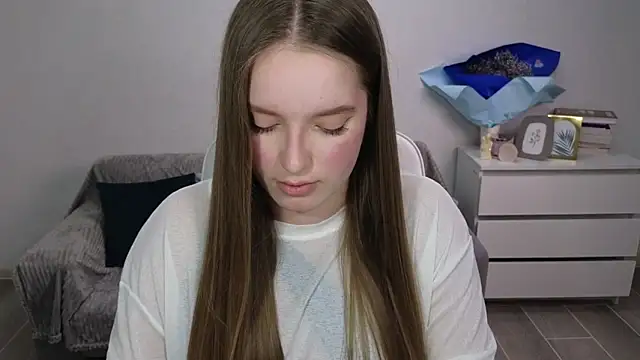 EvaMaddison online show from 12/17/25, 08:36