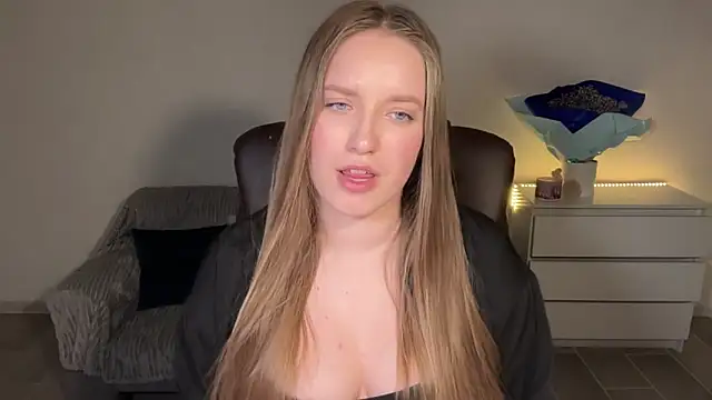 EvaMaddison online show from 04/27/26, 07:56