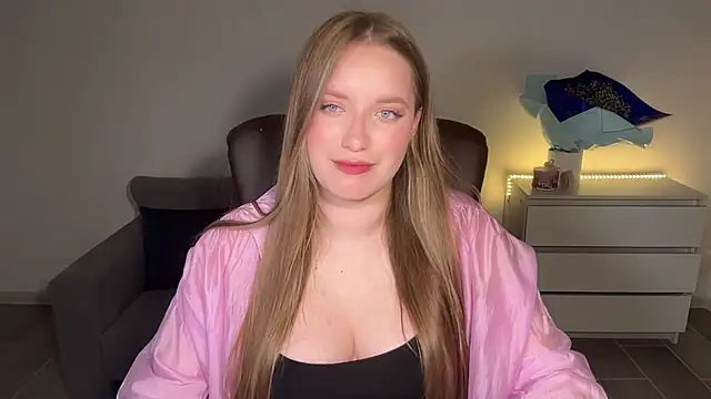 Snapshot of EvaMaddison chatting on 07/19/26, 10:17 EvaMaddison online show from 07/19/26, 10:17