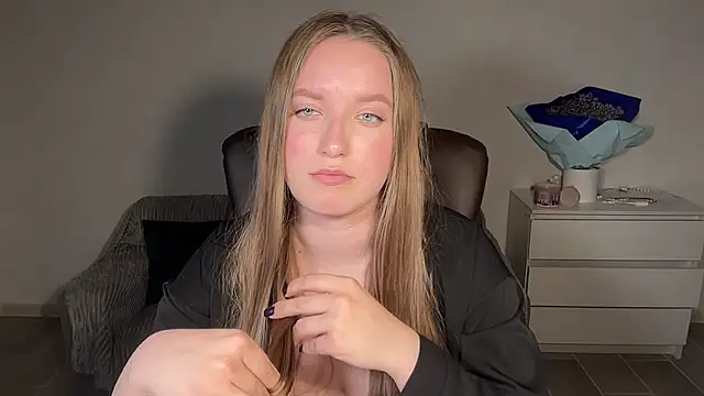 EvaMaddison online show from 04/21/26, 08:37