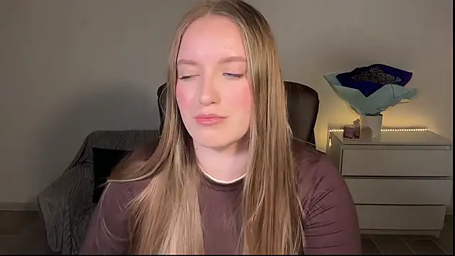 EvaMaddison online show from 05/06/26, 07:18