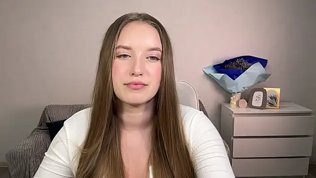 EvaMaddison online show from 10/08/25, 08:09