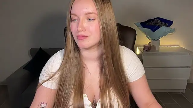 Snapshot of EvaMaddison chatting on 06/07/26, 06:57 EvaMaddison online show from 06/07/26, 06:57