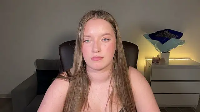 EvaMaddison online show from 05/18/26, 06:23
