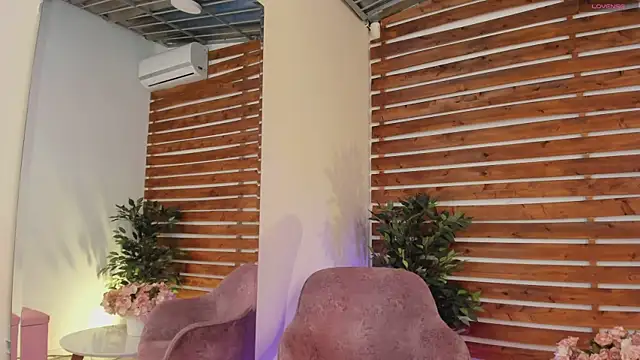 Snapshot of _MeganRain chatting on 03/05/25, 11:17 MeganRain online show from 03/05/25, 11:17