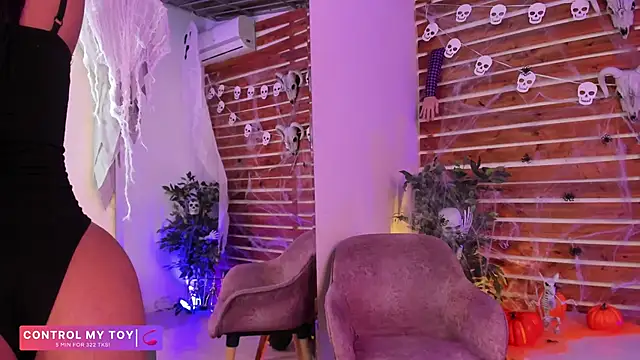 Snapshot of _MeganRain chatting on 10/30/25, 07:17 MeganRain online show from 10/30/25, 07:17