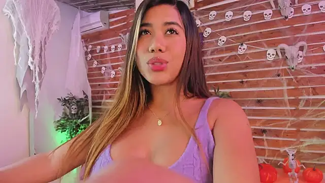 Snapshot of _MeganRain chatting on 10/19/25, 07:33 MeganRain online show from 10/19/25, 07:33