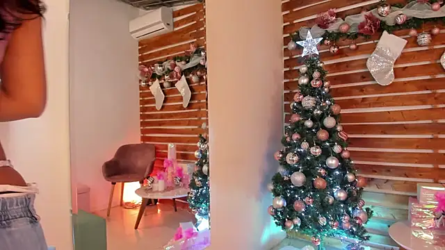 Snapshot of _MeganRain chatting on 12/14/25, 08:20 MeganRain online show from 12/14/25, 08:20