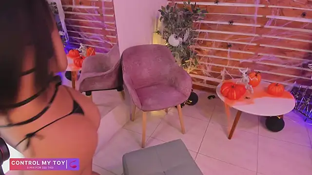 Snapshot of _MeganRain chatting on 10/31/25, 06:54 MeganRain online show from 10/31/25, 06:54