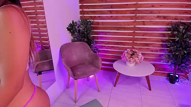 Snapshot of _MeganRain chatting on 10/08/25, 08:38 MeganRain online show from 10/08/25, 08:38