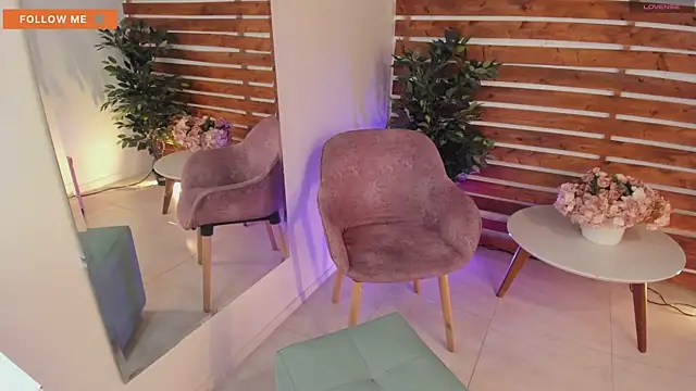 Snapshot of _MeganRain chatting on 03/08/25, 09:28 MeganRain online show from 03/08/25, 09:28