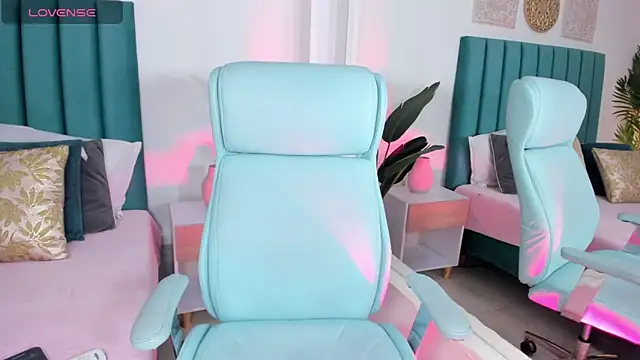 amy-thomson1 online show from 10/31/25, 12:13