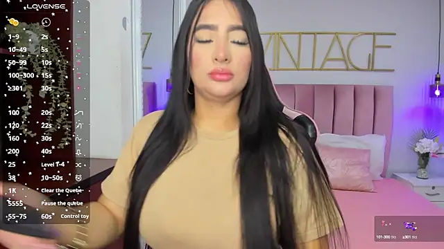 amy-thomson1 online show from 10/21/25, 12:04