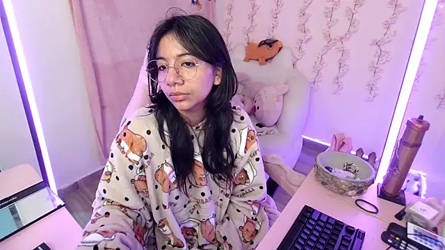 Nami usagi online show from 12/17/25, 01:49