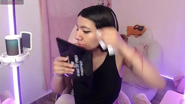 Nami usagi online show from 10/21/25, 12:37