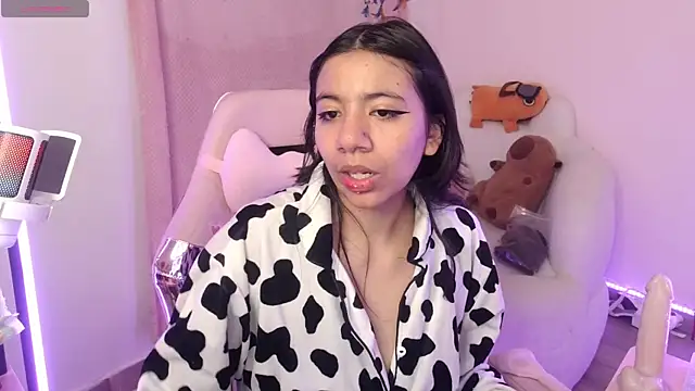 Nami usagi online show from 10/10/25, 11:22