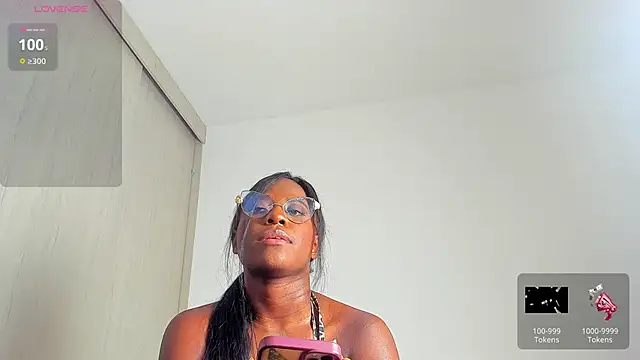 Snapshot of caroline_tovar chatting on 09/22/25, 06:58 caroline tovar online show from 09/22/25, 06:58