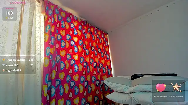 Snapshot of caroline_tovar chatting on 02/14/25, 08:05 caroline tovar online show from 02/14/25, 08:05