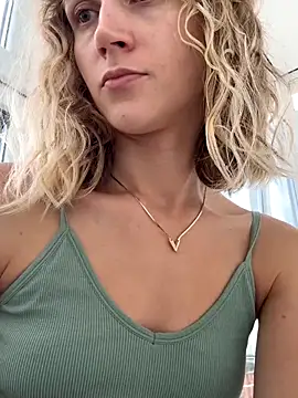 Snapshot of Feral_berry_8133 chatting on 09/20/25, 11:15 Feral berry 8133 online show from 09/20/25, 11:15