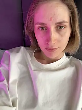 Snapshot of Feral_berry_8133 chatting on 02/19/25, 06:00 Feral berry 8133 online show from 02/19/25, 06:00