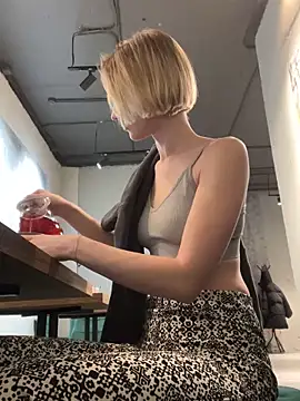 Snapshot of Feral_berry_8133 chatting on 12/25/24, 06:09 Feral berry 8133 online show from 12/25/24, 06:09