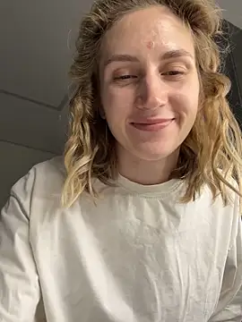 Snapshot of Feral_berry_8133 chatting on 09/13/25, 08:42 Feral berry 8133 online show from 09/13/25, 08:42