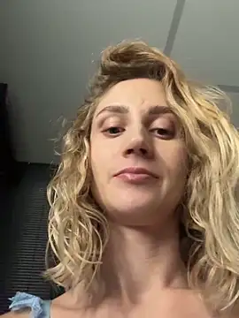 Snapshot of Feral_berry_8133 chatting on 09/29/25, 07:52 Feral berry 8133 online show from 09/29/25, 07:52