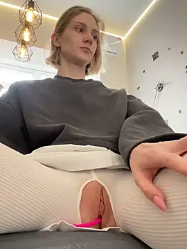 Snapshot of Feral_berry_8133 chatting on 02/25/25, 12:38 Feral berry 8133 online show from 02/25/25, 12:38