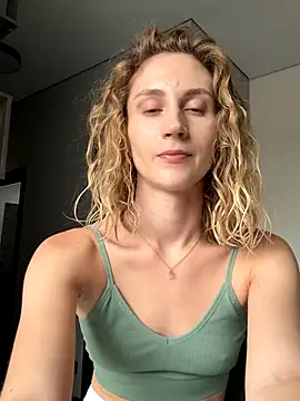 Snapshot of Feral_berry_8133 chatting on 09/10/25, 12:04 Feral berry 8133 online show from 09/10/25, 12:04