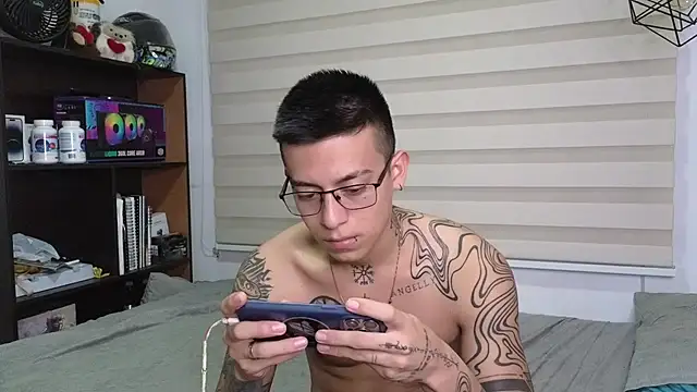 Snapshot of SIXXTOLOVE18 chatting on 11/05/25, 06:38 SIXXTOLOVE18 online show from 11/05/25, 06:38