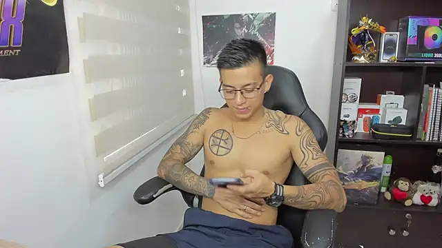 Snapshot of SIXXTOLOVE18 chatting on 03/13/25, 07:06 SIXXTOLOVE18 online show from 03/13/25, 07:06