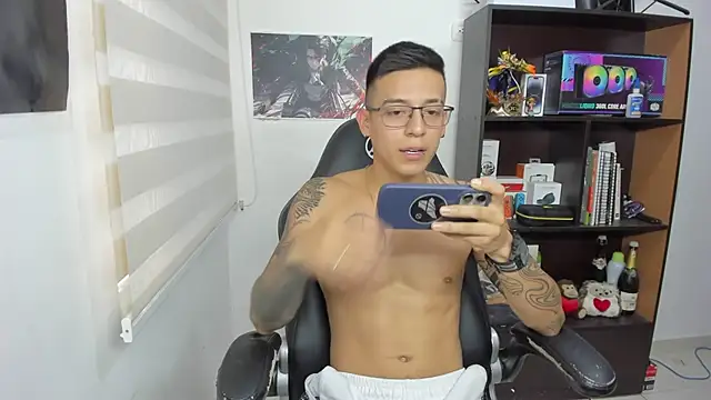 Snapshot of SIXXTOLOVE18 chatting on 03/05/25, 07:49 SIXXTOLOVE18 online show from 03/05/25, 07:49