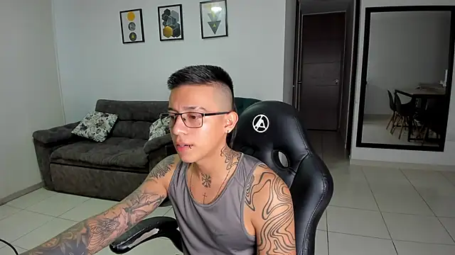 Snapshot of SIXXTOLOVE18 chatting on 09/09/25, 04:33 SIXXTOLOVE18 online show from 09/09/25, 04:33