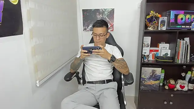 Snapshot of SIXXTOLOVE18 chatting on 03/08/25, 01:39 SIXXTOLOVE18 online show from 03/08/25, 01:39