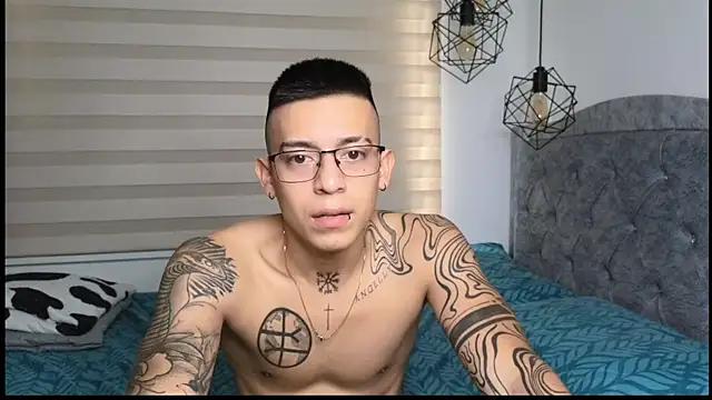 Snapshot of SIXXTOLOVE18 chatting on 09/18/25, 06:44 SIXXTOLOVE18 online show from 09/18/25, 06:44