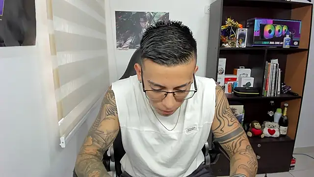 Snapshot of SIXXTOLOVE18 chatting on 03/04/25, 05:45 SIXXTOLOVE18 online show from 03/04/25, 05:45