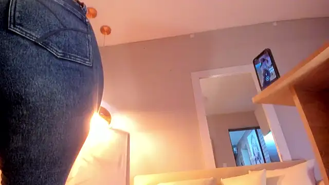 bonie lov online show from 11/08/25, 09:40