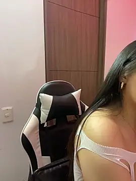 KateLatorre online show from 11/26/25, 09:37