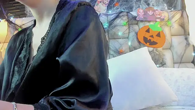 Salo Heaven online show from 10/31/25, 01:52