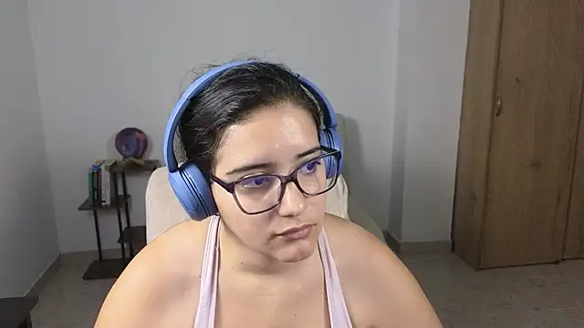 Snapshot of blue__moon_ chatting on 07/05/26, 04:19 blue moon online show from 07/05/26, 04:19