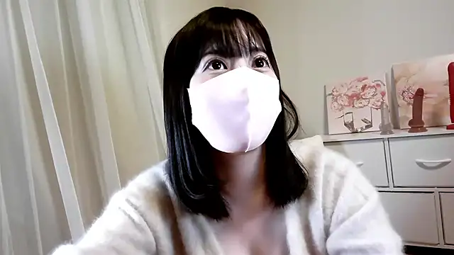 Snapshot of MOMO_ROSE chatting on 09/20/25, 12:10 MOMO ROSE online show from 09/20/25, 12:10