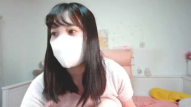 Snapshot of MOMO_ROSE chatting on 12/19/24, 11:46 MOMO ROSE online show from 12/19/24, 11:46