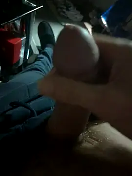 Snapshot of Dani_el82@xh chatting on 04/15/26, 12:27 Dani el82xh online show from 04/15/26, 12:27