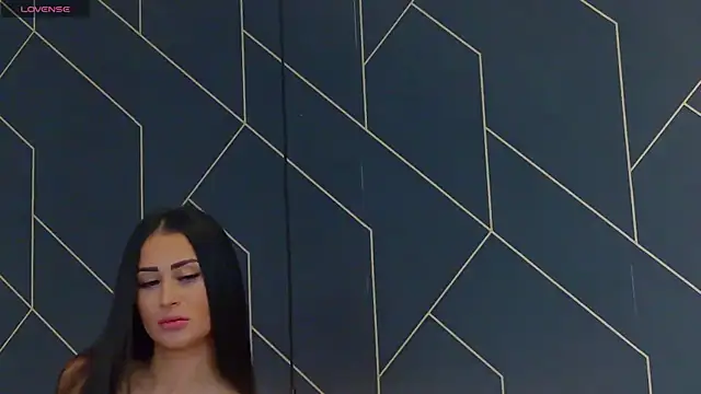 Snapshot of EmyLaveau chatting on 12/18/25, 06:40 EmyLaveau online show from 12/18/25, 06:40